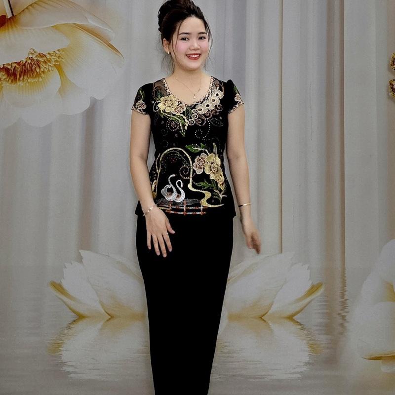 B36 Đồ bộ nữ trung niên áo thêu hoa và chim thiên nga, cổ tim tròn từ thương hiệu Hải Sơn