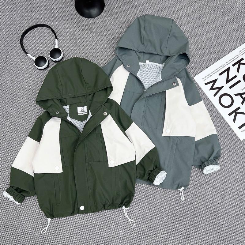 form to Áo Khoác Gió lót lưới áo gió chống nước,chắn gió,áo gió cõ mũ cho bé đi học,đi chơi có mũ Thể Thao 2 màu Xanh và Be Dễ thương Size 8-30kg cho bé trai form thoải mái thời tiết se lanh,nắng.