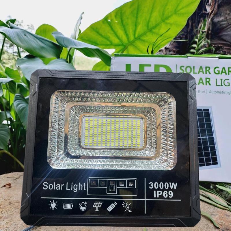  Đèn năng lượng mặt trời  mã 3000w .Kích thước đèn:21*26cm.kt pin 24*35cm.công suất thực 30-40w đèn  200k 