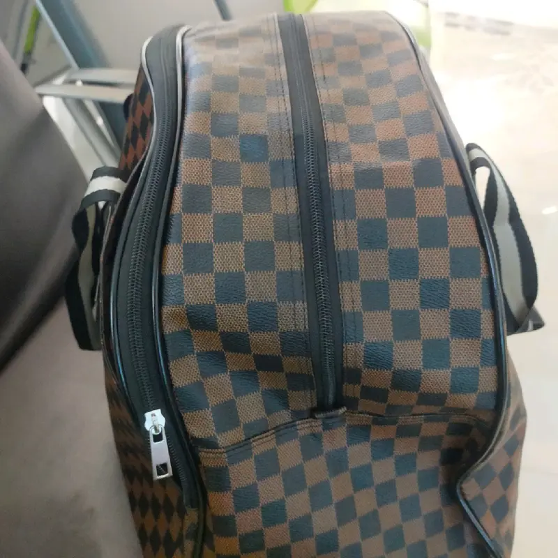 Tas Baju Kulit Sintetis Corak Viral Elle Travel 2
