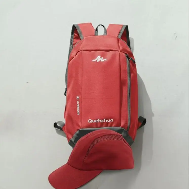 Tas Merah, Topi Merah