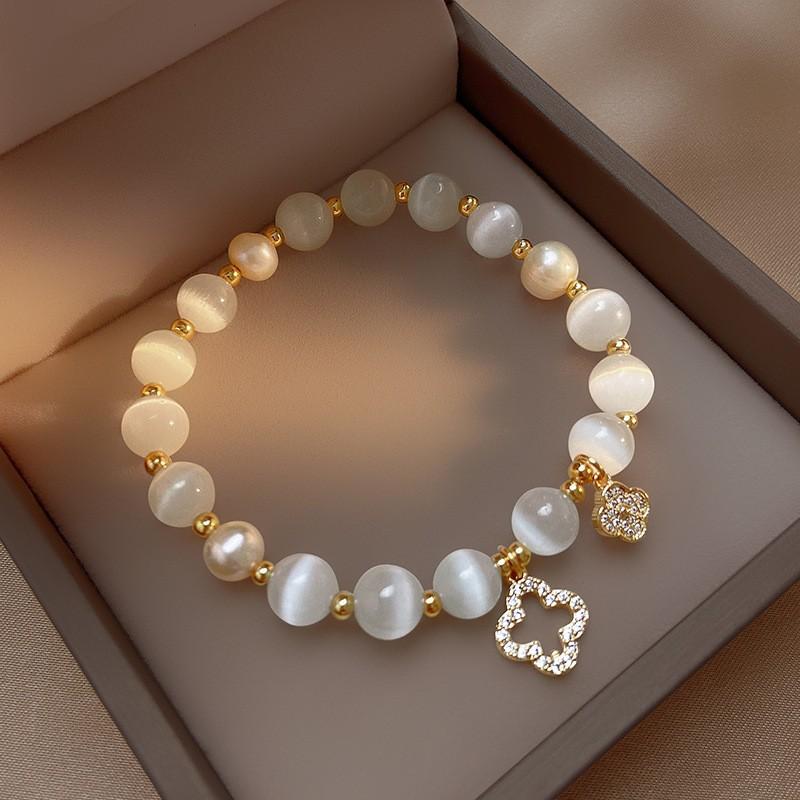 Product Introduction of Ladies' Cat Eye Stone Clover Bracelet Increases Travel Distance by 8mm 2