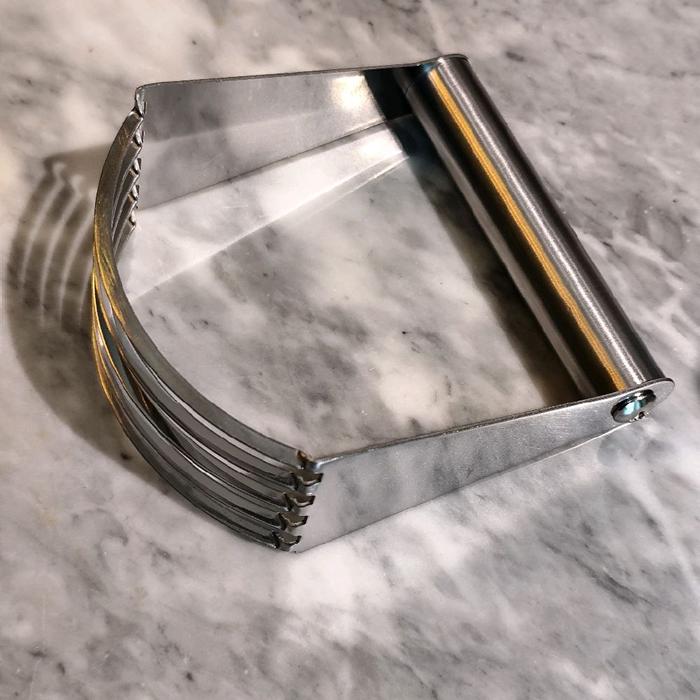 Gambar Pastry Blender Pengaduk adonan kue roti Stainless steel 5 Blade import dari Kochindo Kota Tangerang Selatan Tokopedia