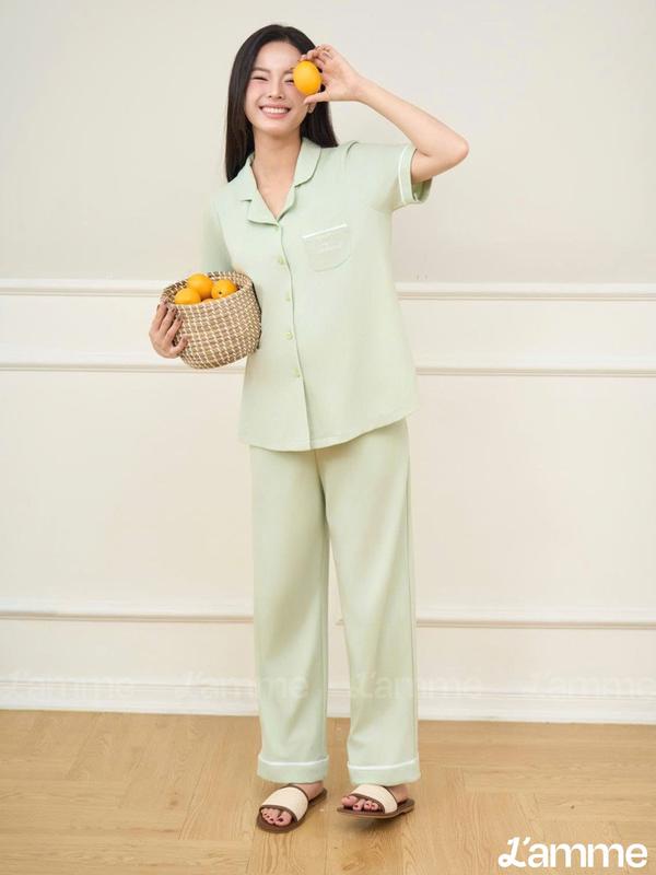 [L'AMME] Bộ mặc nhà bộ ngủ bầu EMMA gồm áo cộc tay và quần dài, chất liệu cotton rayon cao cấp thoáng mát thiết kế phối logo thêu thanh lịch basic thoáng mát, có cúc  tiện lợi cho mẹ bầu mặc sau sinh set đồ bầu