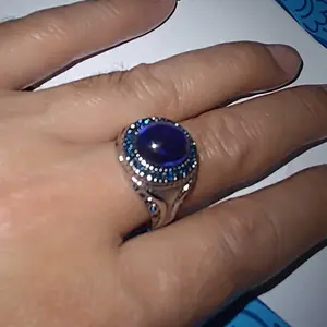 Vintage Pria Perak Hitam Pola Gelombang Hitam Cincin Keren Mode Busana Pribadi Biru Faux Crystal Resin Hip Hop Punk Cincin Pernikahan Pria Pesta Aksesoris Hadiah