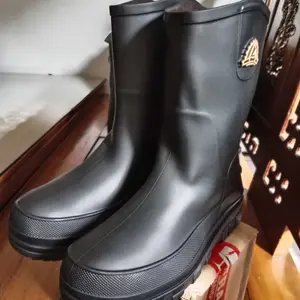 Versi Korea Tabung Tengah Tahan Air Sepatu Boots Pria Import Premium Bots Premium Quality Fashion Boot Terkini Korean Style Sneakers Meningkatkan