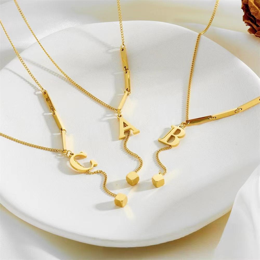 26 huruf tidak berwarna titanium baja kalung desain minimalis kotak gantung rantai rantai leher angin dingin