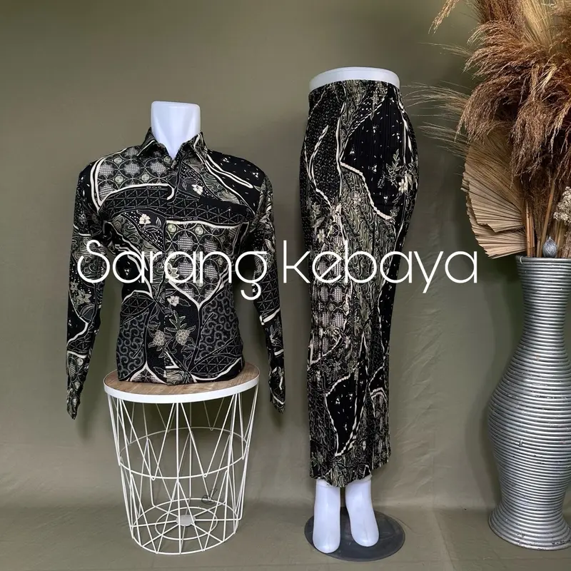 SARANG KEBAYA  / BATIK COUPLE/KEMEJA BATIK COUPLE/BATIK COUPLE LENGAN PANJANG/ROK PLISKET COUPLE / KEMEJA BATIK COUPLE ROK PLISKET Kondangan Lembut Pesta Mewah Tebal Seragam Baju Wisuda Keluarga batik  couple pasangan 6