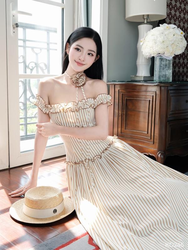  Đầm Khiết dáng maxi dài trễ vai viền nhún bèo kẻ sọc phong cách nữ tính thanh lịch KD245 
