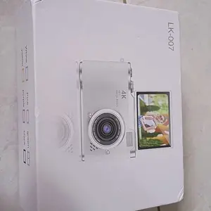 【Kado Hari Raya Kekinian】LK0007 Kamera Digital CCD 8X 64MP Layar 2.4 Inci 4K Vlog Zoom 180° 10 Filter Cocok untuk Pemula Hadiah Kamera Digital Siswa Camera Foto dengan Tali Selfie dan Baterai 1000mAh Hadiah Lebaran V380 Smart【Gift stickers】