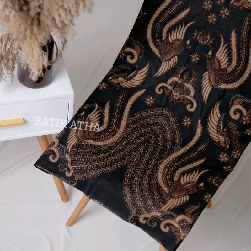 Kain Batik Hitam Motif Sayap Merpati Meteran Adem Halus Pekalongan Terbaru Panjang 2,1 Meter X Lebar 1,1 Meter 0