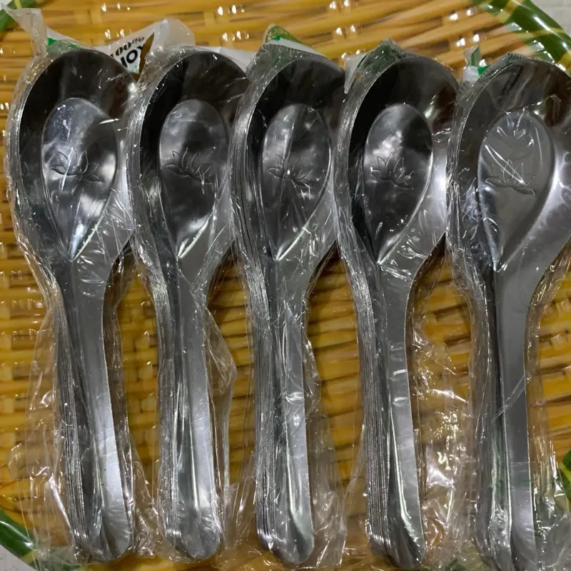 50 cây muỗng canh vuông mẫu bông sen dài 15cm 2