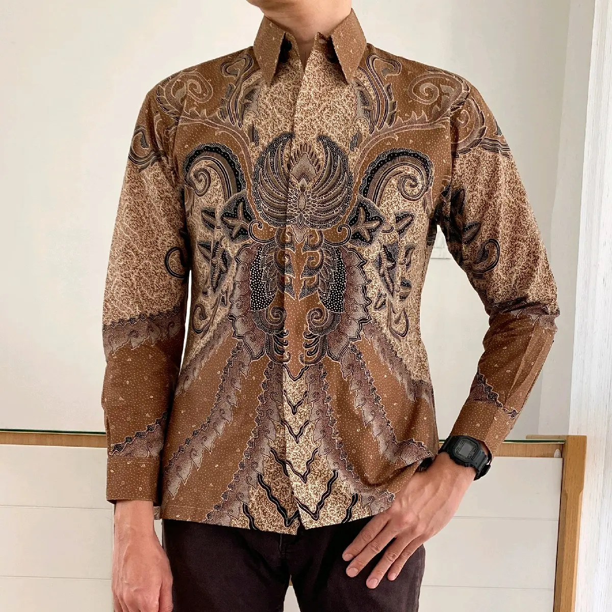 Batik Sri Ratna Solo Kemeja Slim Fit Furing Motif Gurdo Coffee