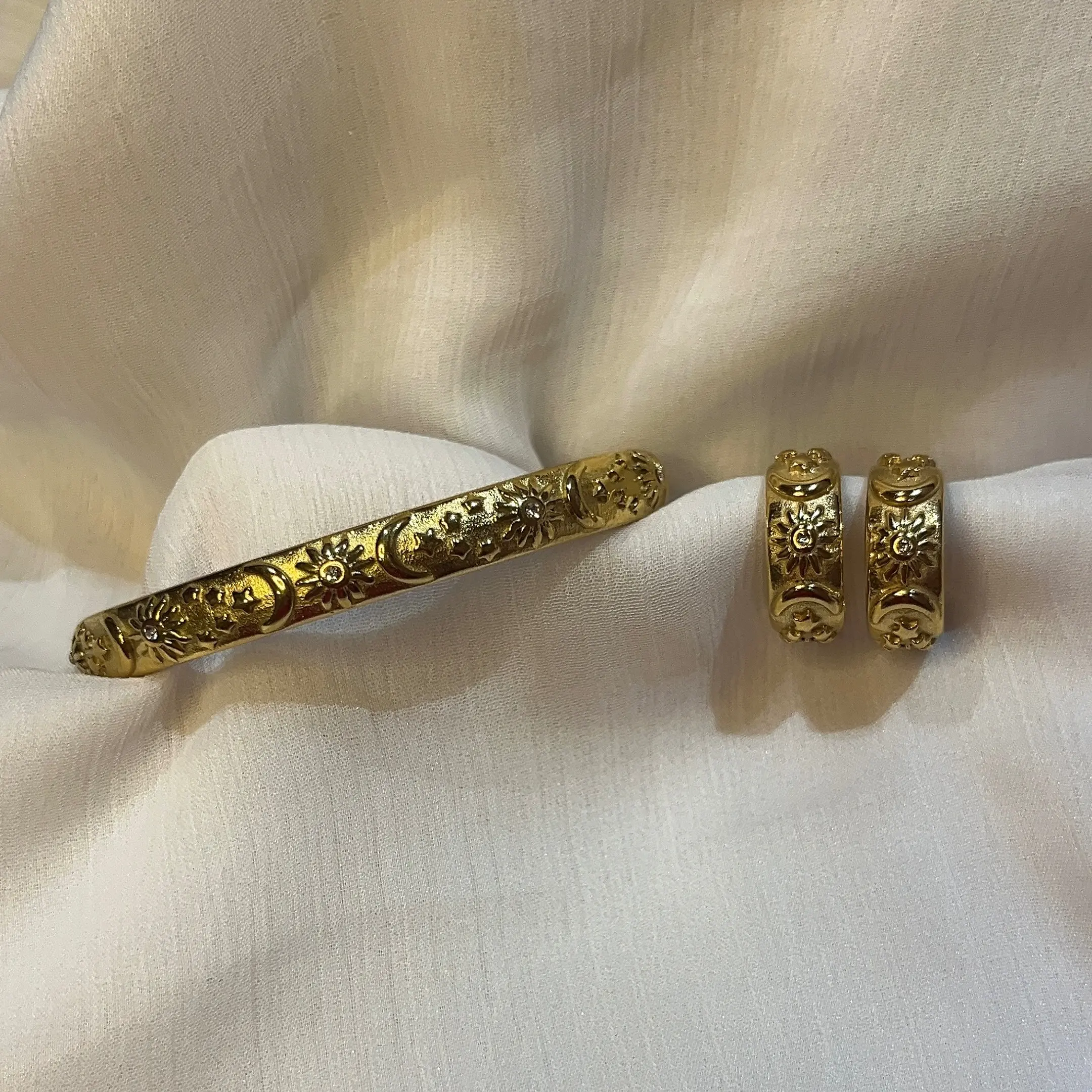 Soleira collection Bangle & Earring