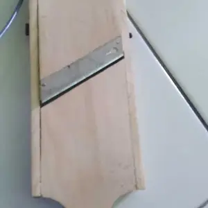 Parutan Pengiris Pemotong Serbaguna Pembuat Keripik Singkong Ubi Pisang Wortel & Kentang Bahan Kayu Kitchenware