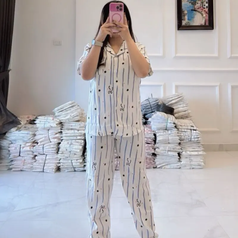 Putih garis pita biru