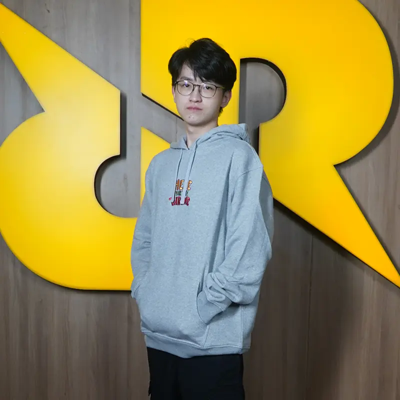 RRQ Here For The Throne Sweater Hoodie 0