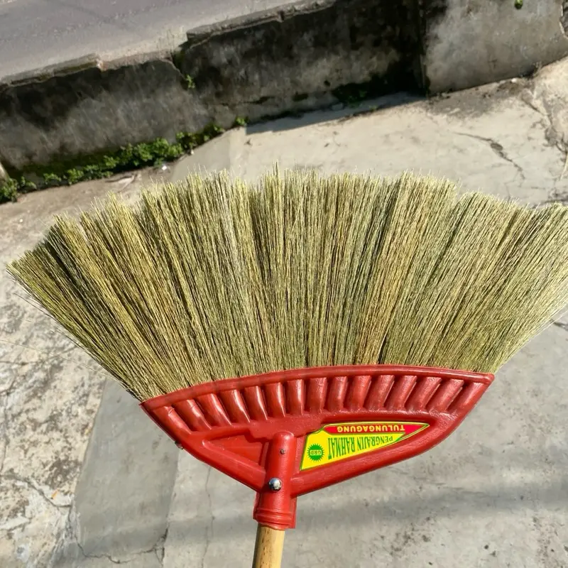 Sapu rayung super tebal gagang bambu super kuat 2