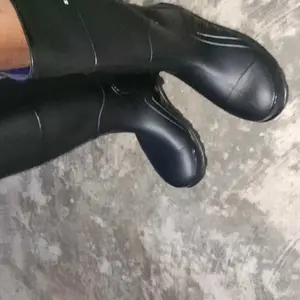 Sepatu Boot SAINT ADIRA Tinggi Black Anti Air / Safety Boots Hitam Karet Lentur