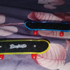 mainan skateboard finger / miniatur skateboard mini bisa di mainkan
