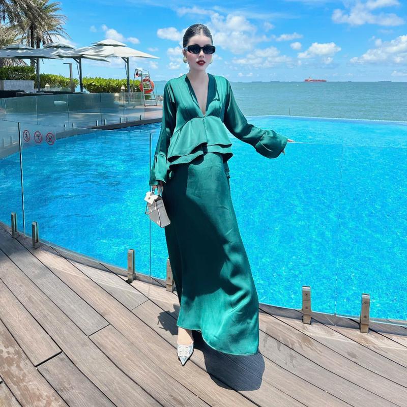 Set Chân Váy Đuôi Cá Áo Tay Dài Loe Cổ V Lụa Tô Châu