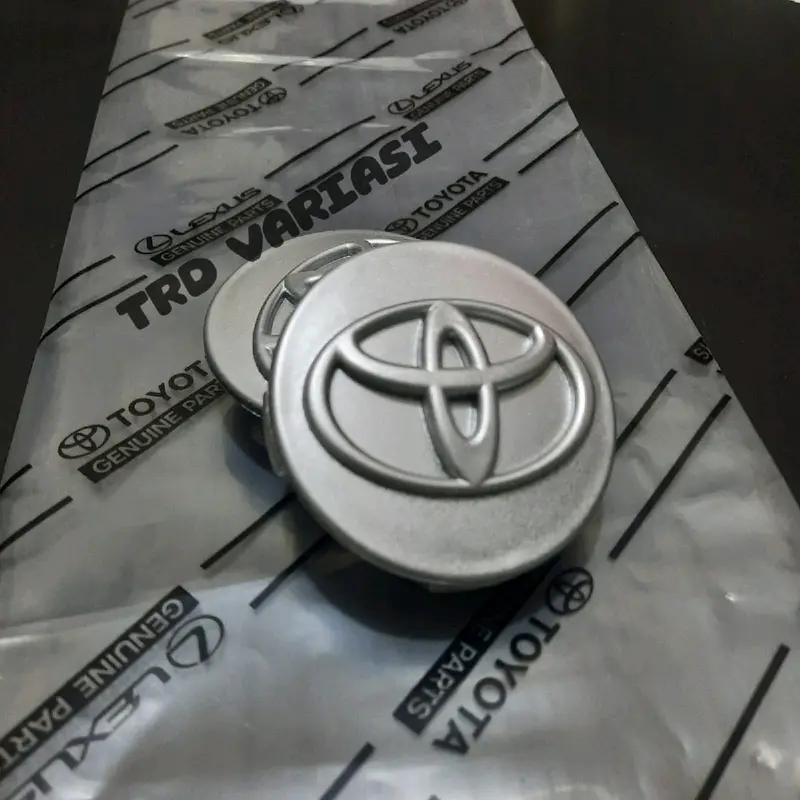 Dop Roda tutup velg INNOVA 2005-2015 model Timbul diameter 6,2cm harga 4pcs 1