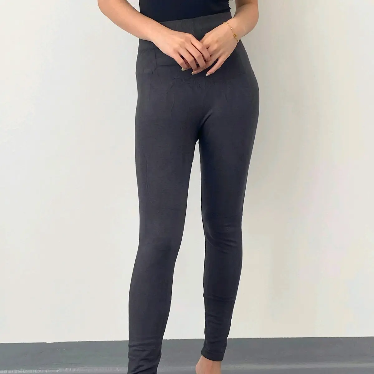 Legging Wanita Tebal Premium / Legging Sport Olahraga / Legging Polos Import Pinkdose / Legging Polos Wanita Dewasa / Legging Senam / Lejing Wanita Dalaman