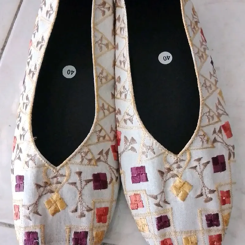 Sepatu Bordir Slip On Ujung Bulat Flat Shoes Karet Wanita Sneakers Kasual 3