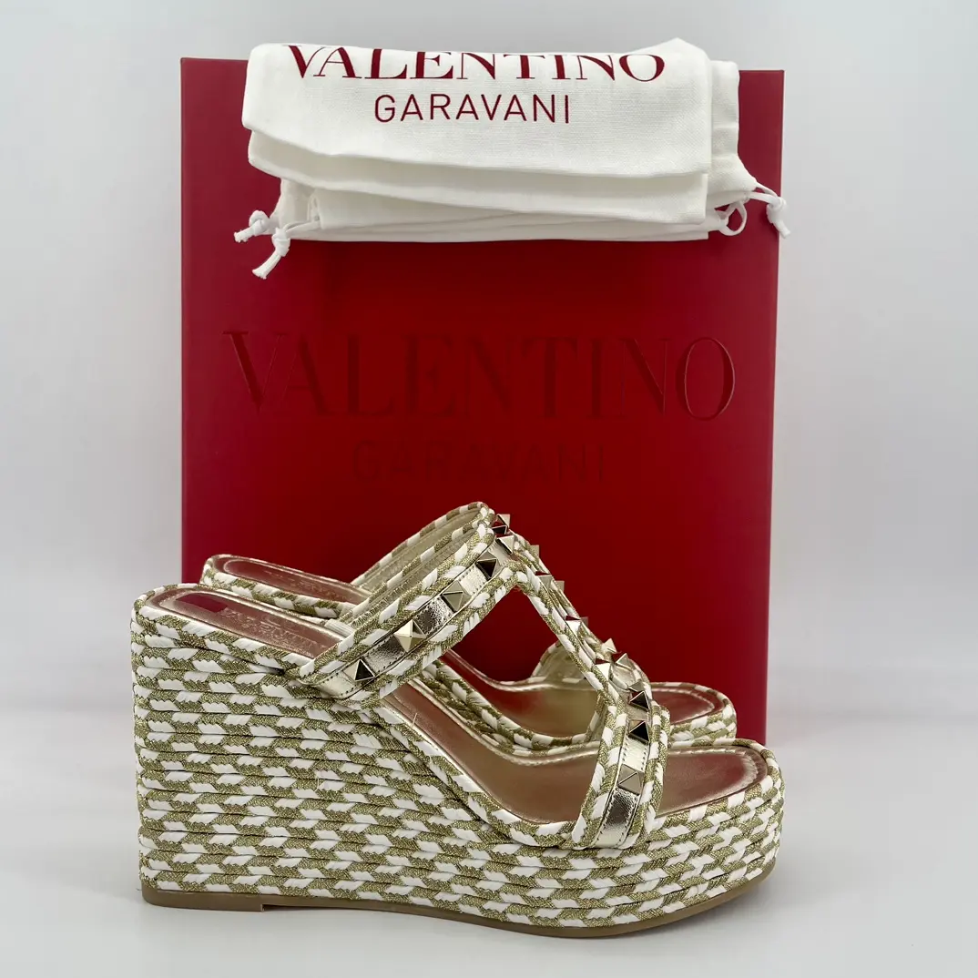(Preowned) Reu 25219 Valentino - 2024 Rockstud Laminated Nappa Wedge Sanfdals size 36 heel 90mm