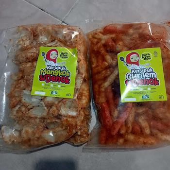 Product Review of Paket Gurilem & Kerupuk Mangkok Pedas isi 500 gram Food Snacks from r**y 0