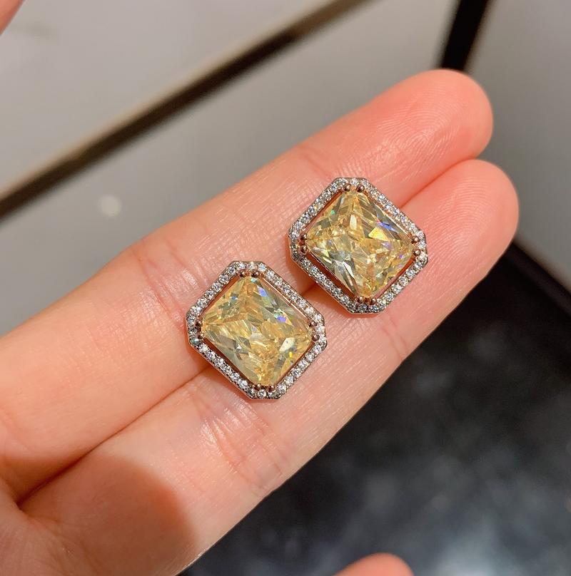 Product Introduction of Lux Co.Yellow square crystal neecklace,earrings and ring set. 3