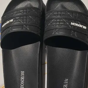 BUENOR-Sandal Slop Pria Simpel Model Terbaru
