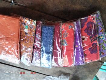Product Review of สั่งผสมสี 10 สี ผ้าถุง ผ้าถุงลายดอก ผ้าปาเต๊ะ ซับน้ำดี สีไม่ตก ไม่ลื่น ไม่มัน from o**e 1