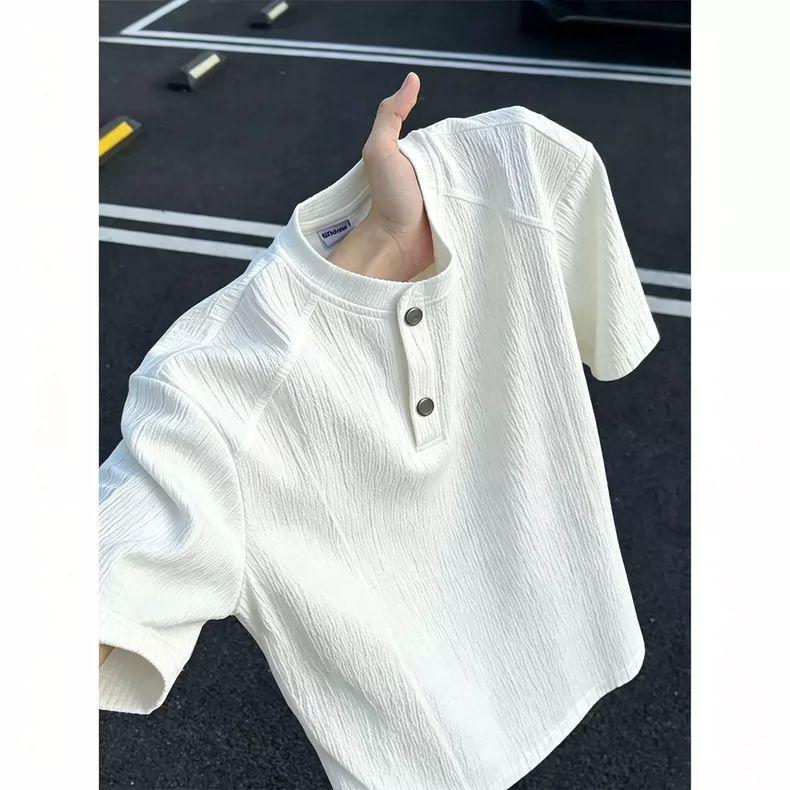 Áo thun nam cleanfit mùa hè với họa tiết vân vỏ cây, cổ Henley, vải lụa mát…