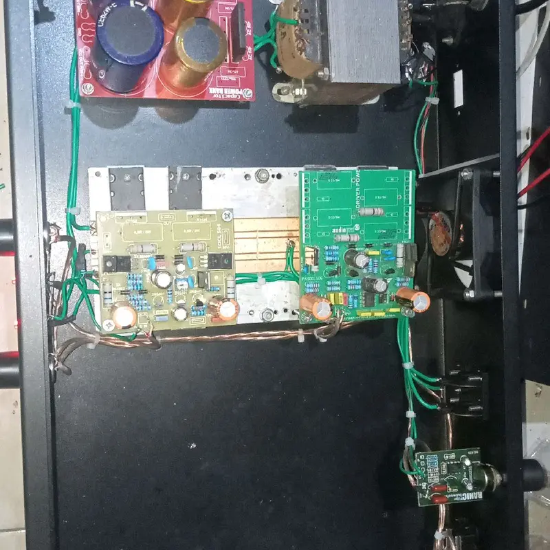 Power Rakitan dengan Kualitas Terbaik,menggunakan trafo 5a ct 32 Big dengan sistem mesin setereo,,menggunakan driver 506 standar dan di lengkapi filter subwofer di bagian belakang,,, 1
