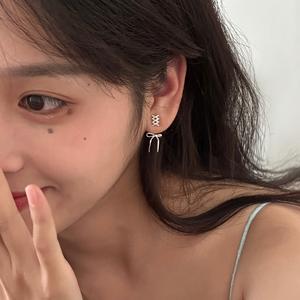 EAR PARTNER-オリジナルの甘いリボンピアス レディース用、美しいイヤリング、新スタイル、高級感のあるイヤリング（eh-2324）