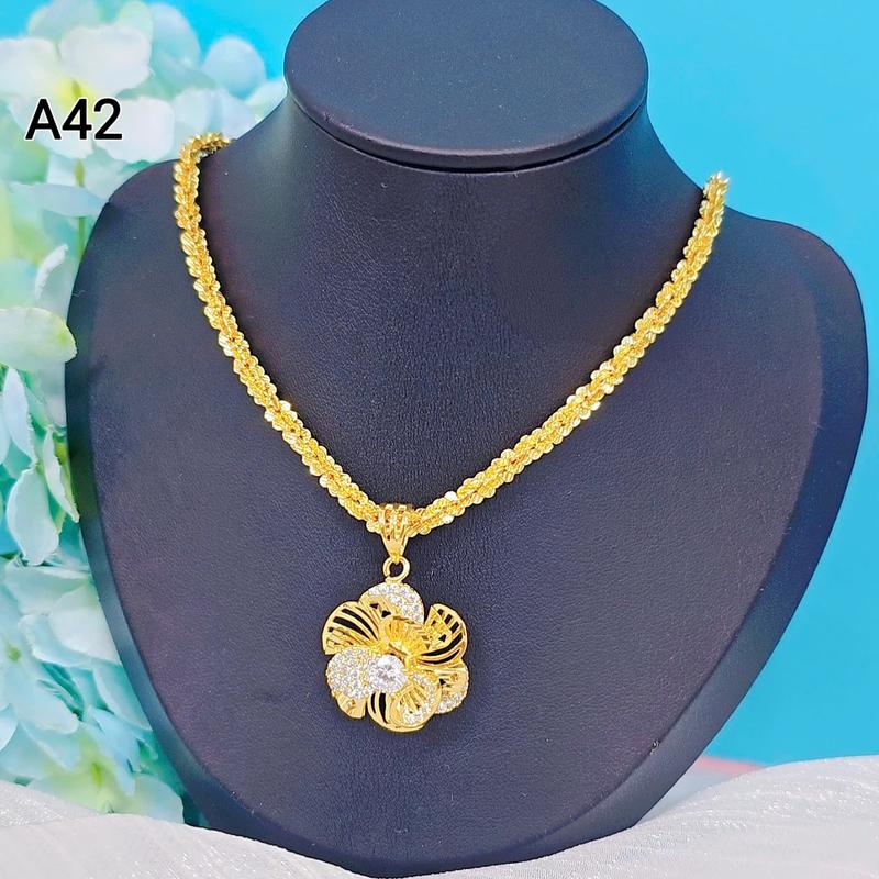 Dây chuyền xoắn hoa mai 2 chỉ chất Titan si vàng phối mặt hoa mai đính đá mẫu hot