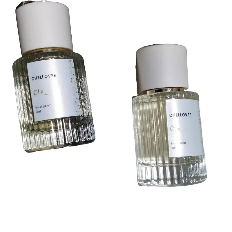 Chellovee Parfum varian CLV ukuran 30 ml.memiliki wangi yg manis tidak strong dg versi baccarat khas parfum paris...ketahanan di baju 2 sampai 3 hari..di cuci masih meninggalkan jejak wangi.... 0