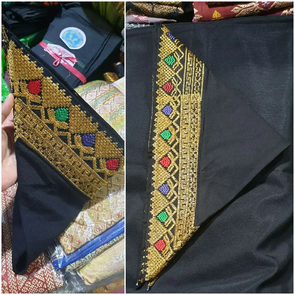 sapuk segitiga katun bordiran benang emas