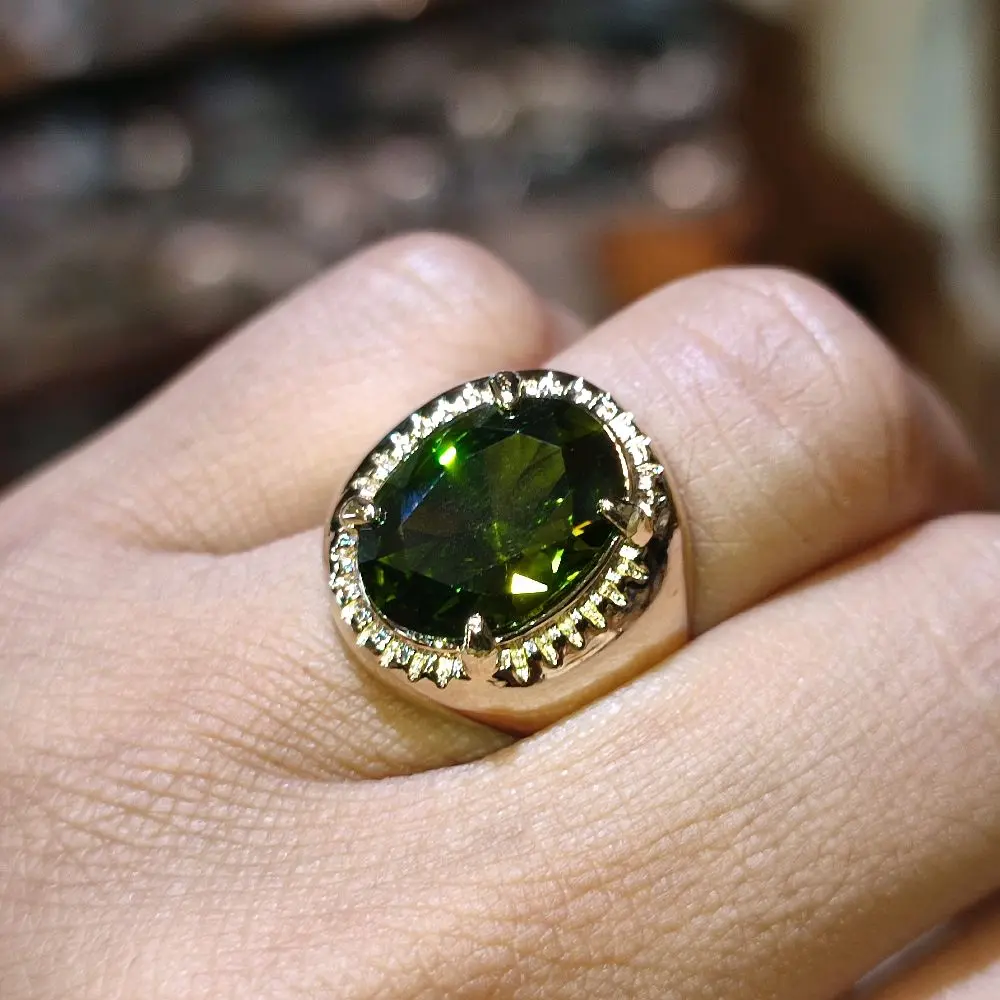 Cincin Batu Pertama Peridot Kualitas Terbaik Ikatan Super Elegan