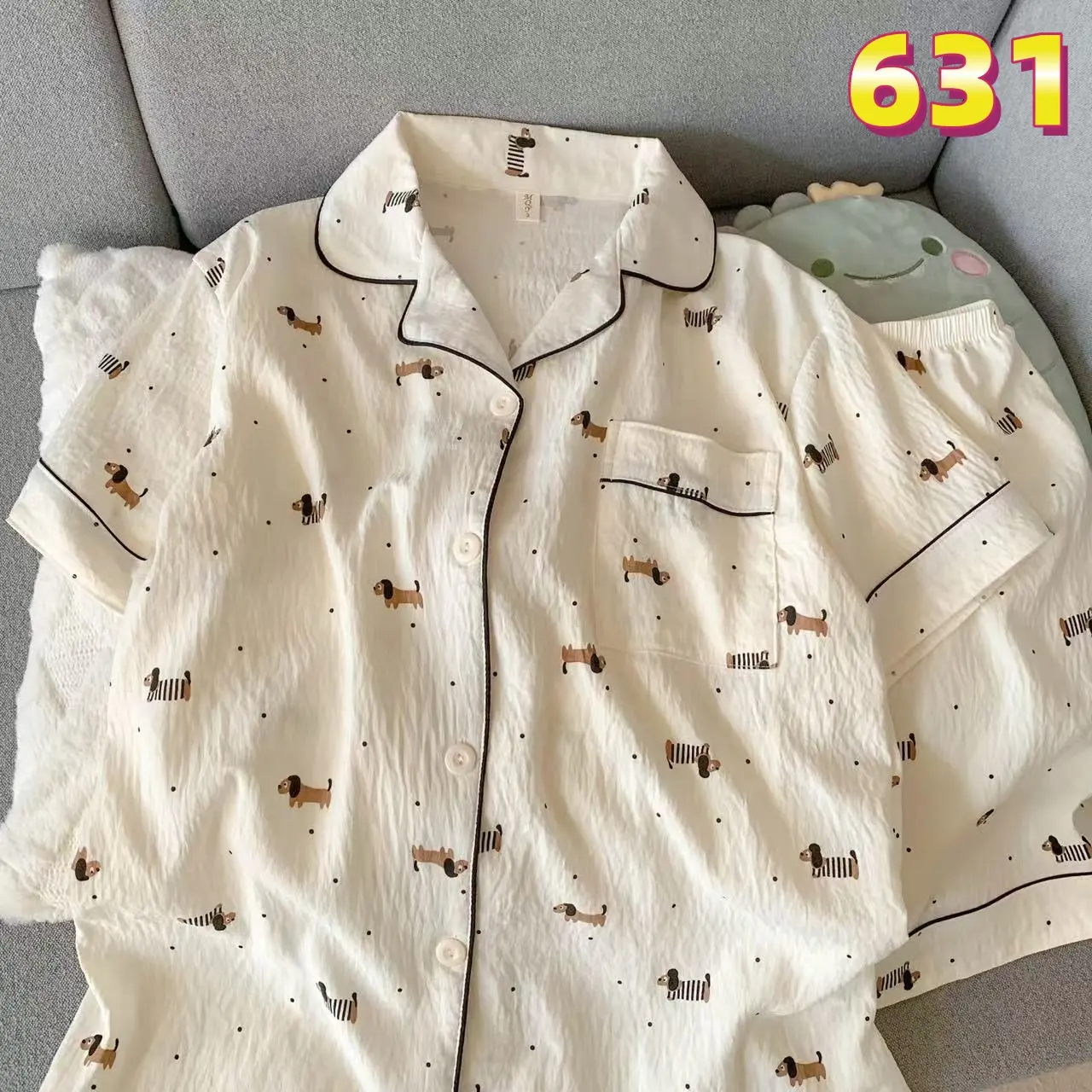 Bộ pijama đùi cộc tay nữ họa tiết cún nền trắng
