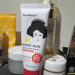 【Bpom】Kiss Beauty SPF90 PA+++ Kojic Acid Sunscreen Krim Tabir Surya Wajah & Badan 60g Antioksidan Vitamin C Teh Hijau Perlindungan UV Repair Moisturizing Skin