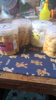Product Review of Paket Castangel,kacang,nastar,bola² susu from B** r**S 0
