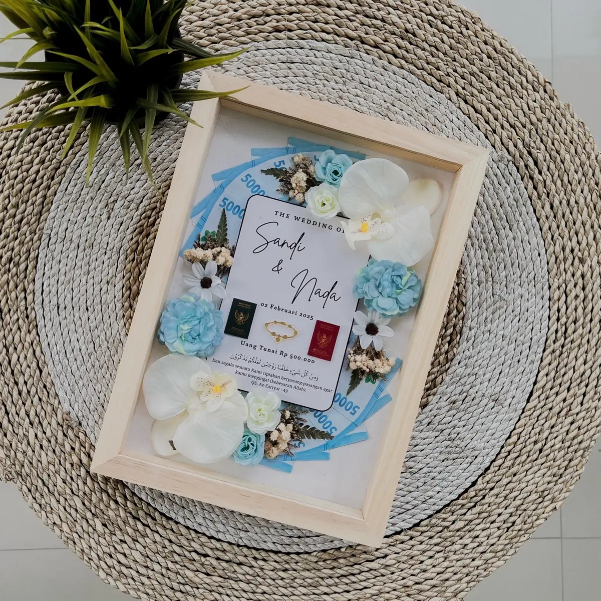 Figura Mahar Pernikahan Minimalis Frame Pinus