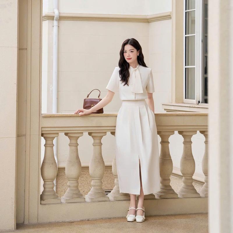 Sét Công Sở Thiết Kế Hà Anh áo dáng lửng cổ tròn có dây buộc nơ kèm chân váy xòe sẻ trước phù hợp mặc đi làm đi chơi K76