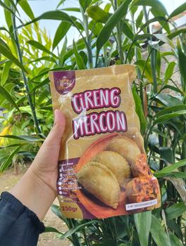 Product Review of 1 Pack Cireng Mercon Umafood Isi Ayam Suwir Pedas / Jando Pedas / Usus Pedas / Ati Pedas / Keju from B**🐼 0