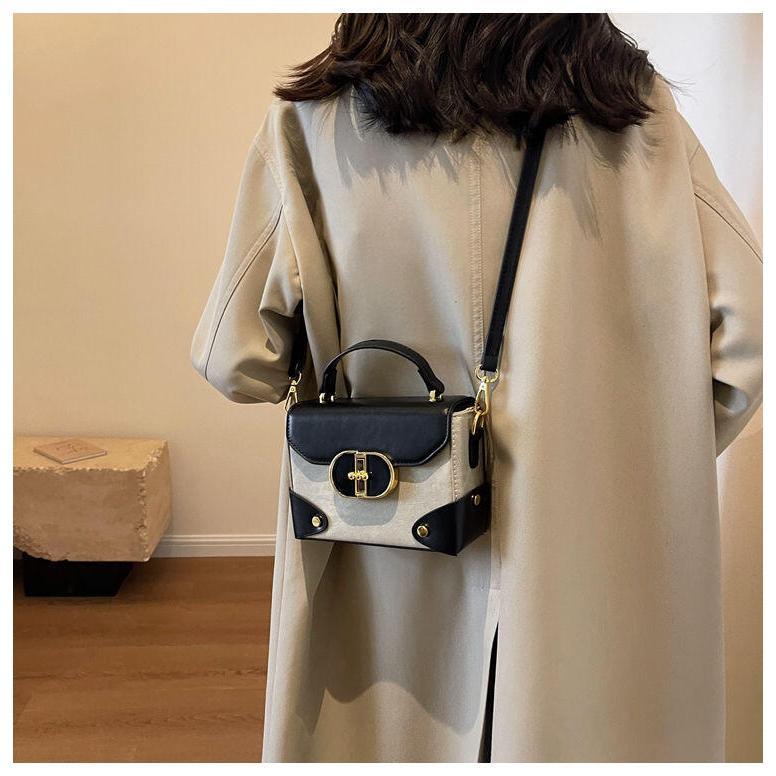 Product Introduction of This year's popular for women in autumn and winter, versatile 2024 new single shoulder crossbody bag, portable box, small square bag 17