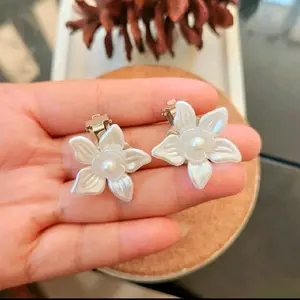 Anting Hijab Manik-manik Kekinian (beli 2 = disc 2%, beli 3 = disc 4%). Satu Pasang Klip Anting Hijab Kelopak Klip Anting Hijab Dengan Desain Bunga Cantik