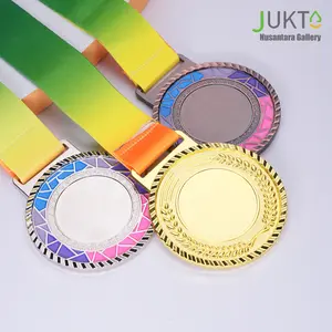 JUKTA[COD] Medali Set 3pcs Gold Silver & Bronze Permainan Bola Basket Sepak Bola Bulu Tangkis Paduan Sengemas 65*4mm Dengan Pita Warna Cerah Medali Komemoratif