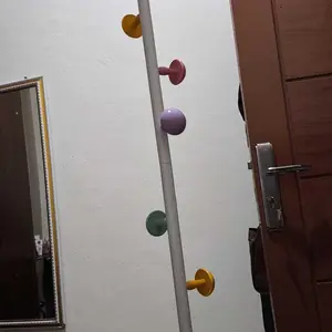 Gantungan baju /Hanger Mantel Besi Sederhana /Rak Pakaian Vertikal Berdiri Di Lantai/ Rak Pakaian Kamar Tidur Ruang hanger baju gantungan berdiri aesthetic